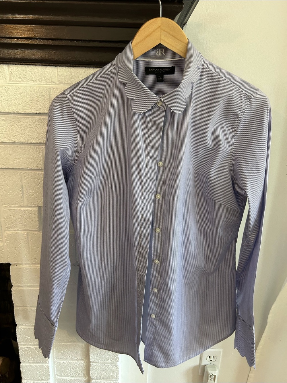 Banana Republic Blue & White Pinstripe Shirt with Scalloped collar Size 10